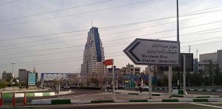 محله مرزداران و بررسی وضعیت راه و مراکز خدماتی آن5 (3) قیمت آپارتمان نوساز در محله ستارخان حالا ما قصد داریم میانگین قیمت هرمترمربع آپارتمان نوساز در ستارخان در جدول زیر بررسی کنیم: تاریخ میانگین قیمت هرمترمربع آپارتمان نوساز در ستارخان 3 آبان 46,500,000 10 آبان 43,000,000 17 آبان 42,600,000 24 آبان 40,300,000 (پیش بینی آسمان) نمودار تغییرات قیمت متری آپارتمان نوساز در ستارخان در آبان 99 قیمت آپارتمان نوساز در محله ستارخان در 17 آبان 99 نمودار تغییرات قیمت متری آپارتمان نوساز در ستارخان در آبان 99 باتوجه به نمودار مشاهده میشود که قیمت مسکن به تدریج در حال کاهش در محله ستارخان میباشد. منبع:اقتصاد آنلاین و وبسایت آسمان محله ستارخان کجای محله ستارخان مناسب زندگیست؟ مراکز درمانی و آموزشی ستارخان رو میشناسی؟ با محله مرزدارن بیشتر آشنا شوید!