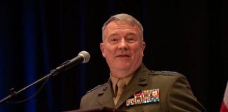 فوری / اعزام دو بمب افکن آمریکا به خلیج فارس ! آیا جنگی در راه است ؟0 (0) اعزام دو بمب افکن آمریکا به خلیج فارس