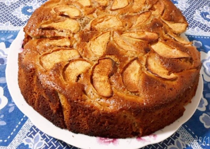 طرز تهیه ساده و سریع کیک سیب و دارچین